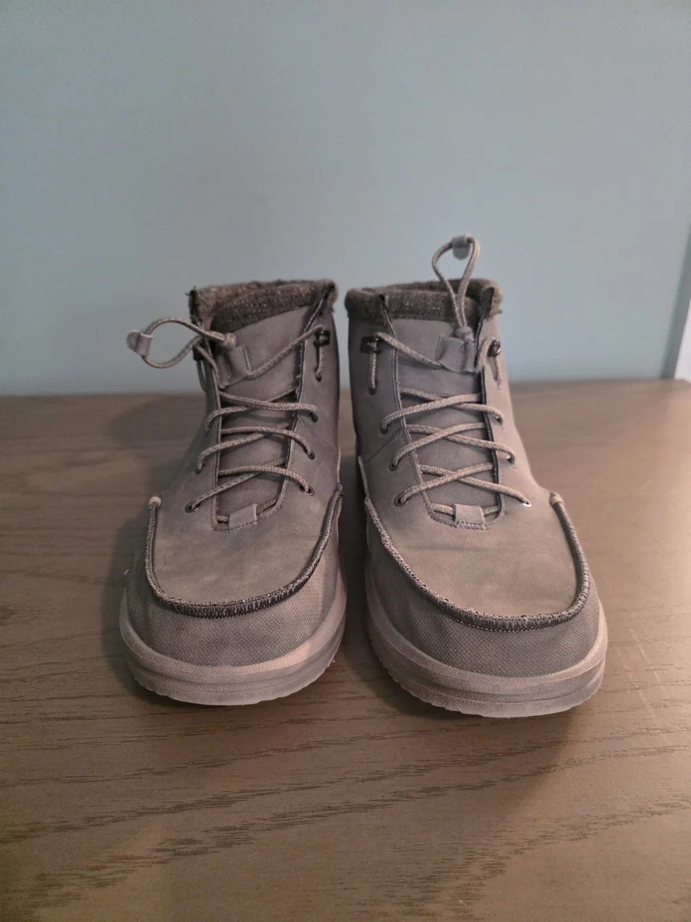 Men's Gray Chukka Boots with Lace-Up Ankle Design